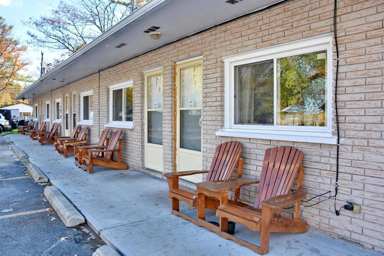 Sharodon Sands Motel Уасага Бийч Екстериор снимка