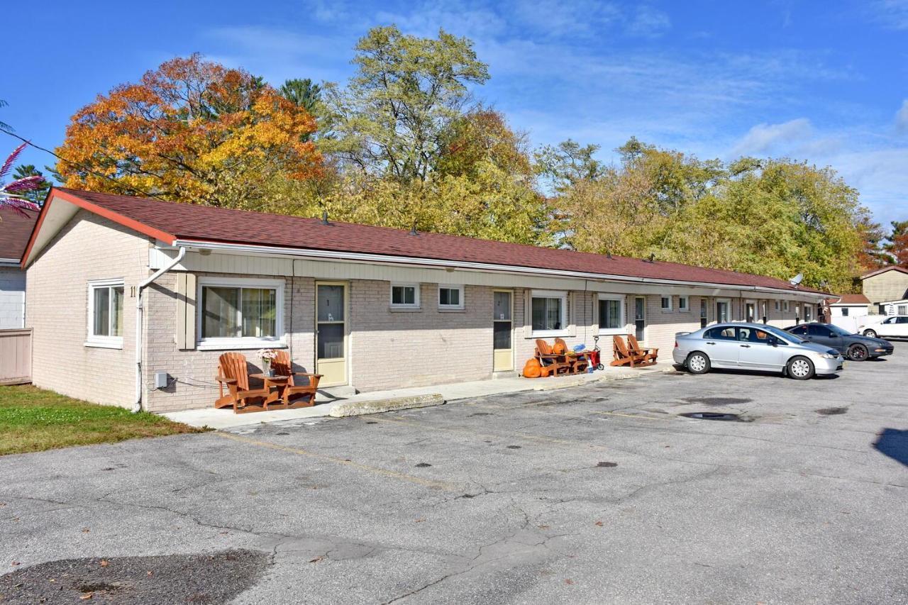 Sharodon Sands Motel Уасага Бийч Екстериор снимка