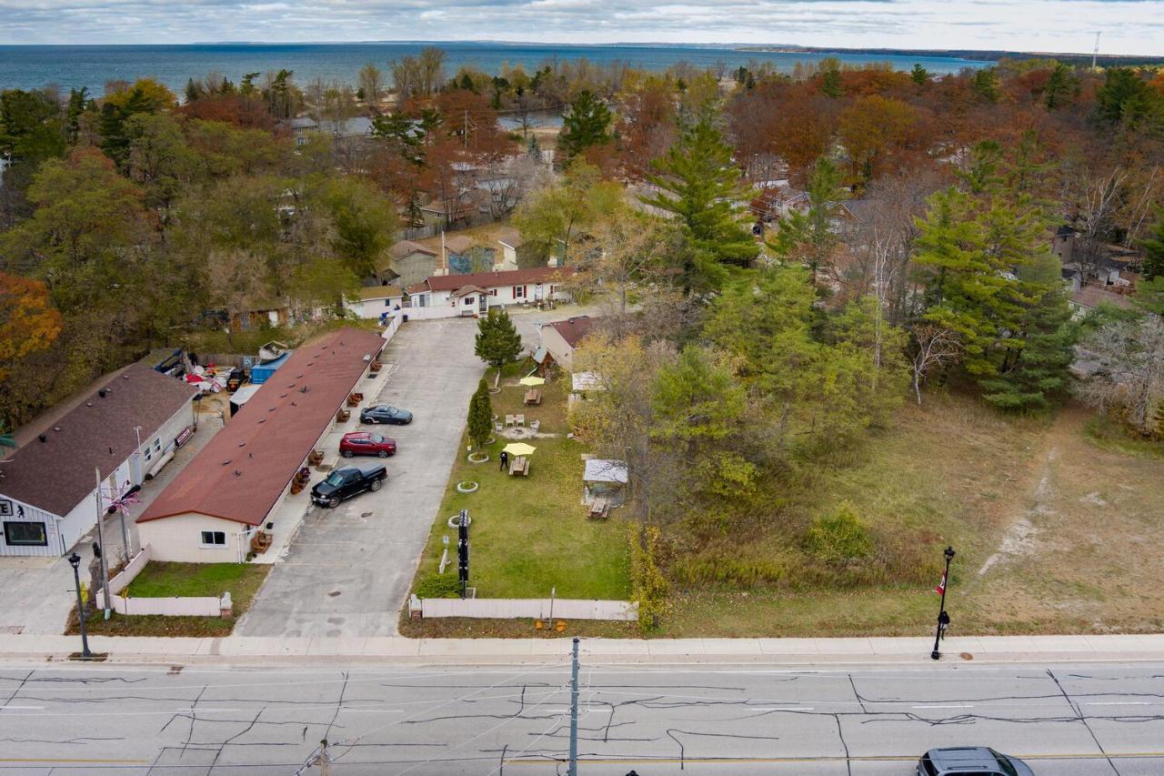 Sharodon Sands Motel Уасага Бийч Екстериор снимка