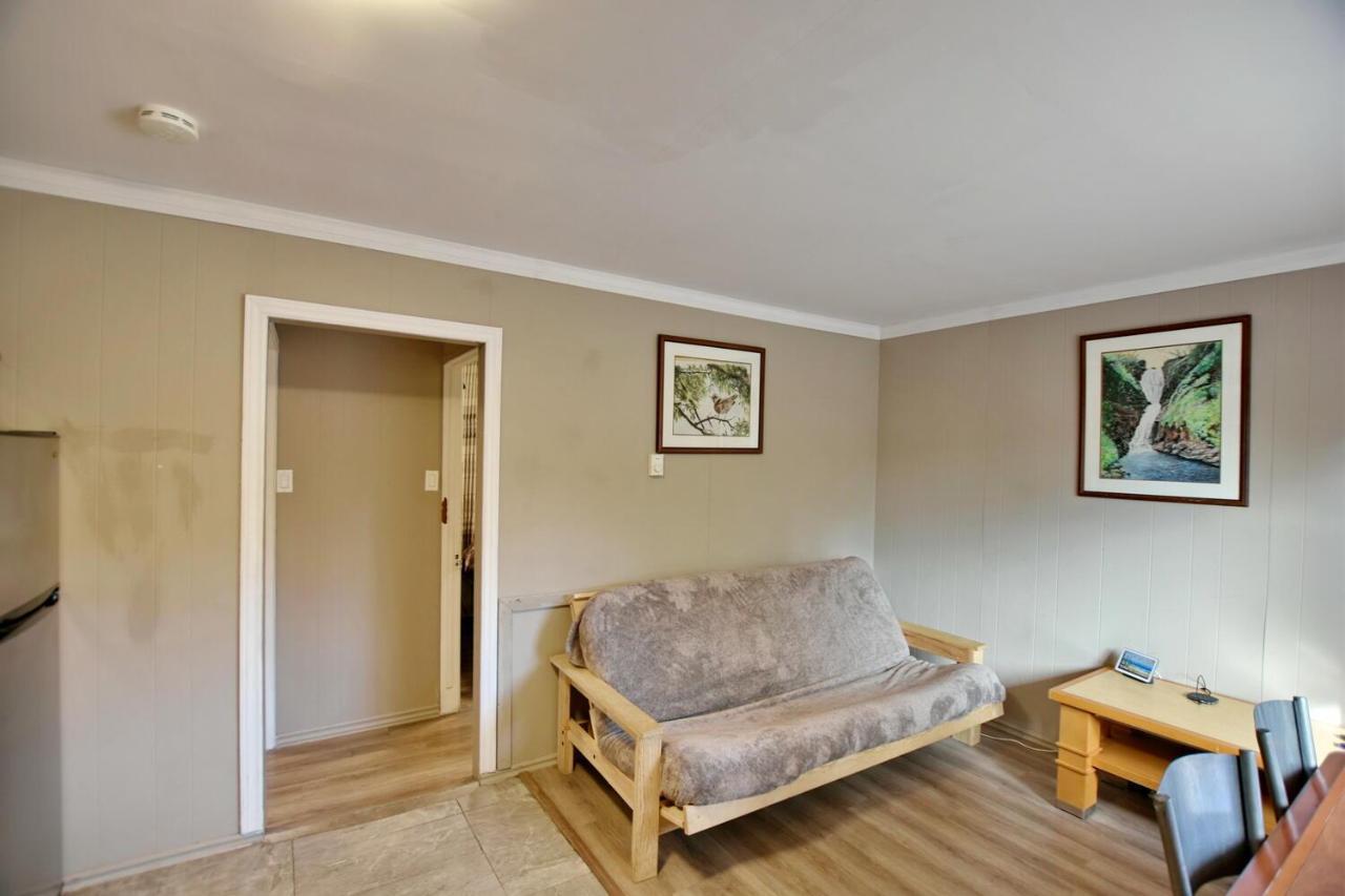 Sharodon Sands Motel Уасага Бийч Екстериор снимка