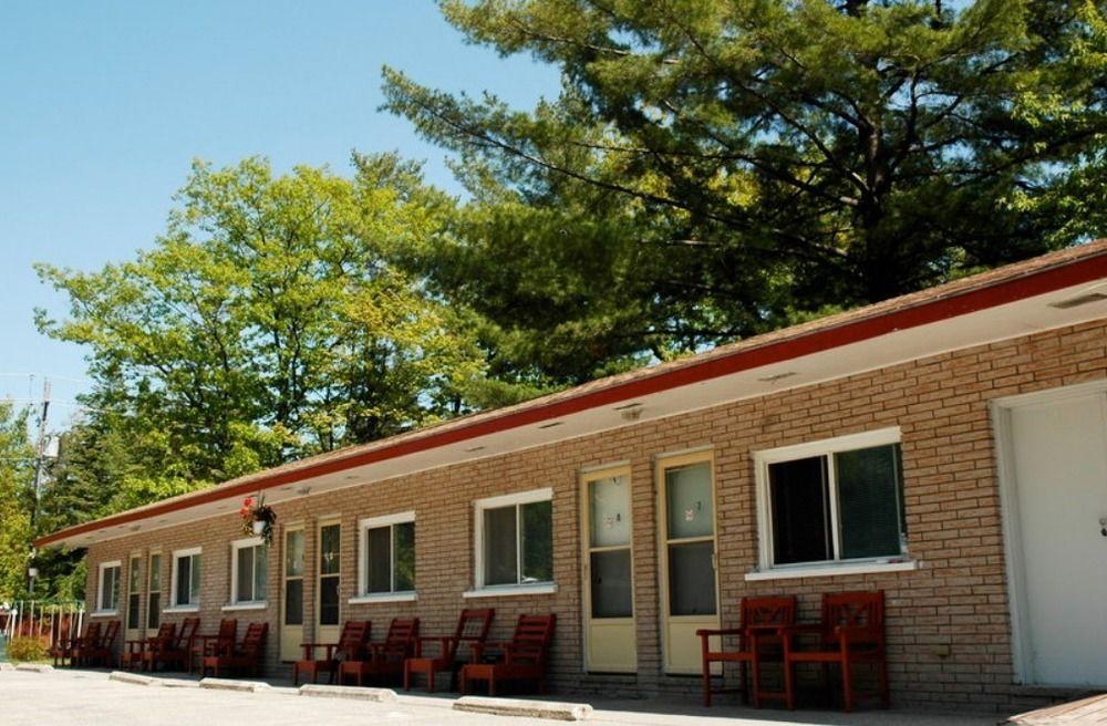 Sharodon Sands Motel Уасага Бийч Екстериор снимка